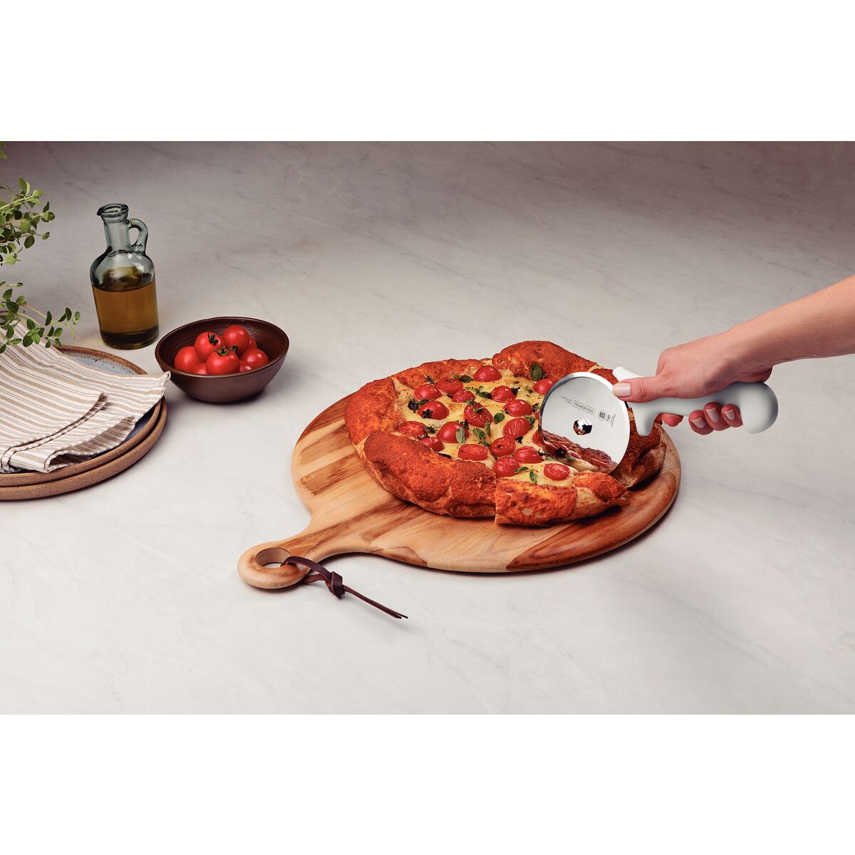 Cortador para Pizza Tramontina Utilitá en Acero Inoxidable con Mango de  Polipropileno Blanco