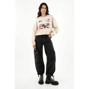 Buzo café de diseño cerrado para mujer