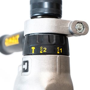 Taladro Percutor Con Empuñadura De Pistola VSR De 1/2". 1000W Dewalt DWD520