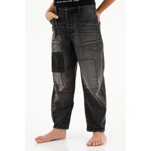 Jean en black denim con desgastes para niña