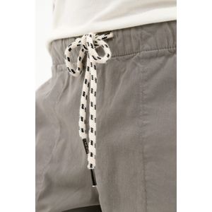 Bermuda gris con bolsillos para niño
