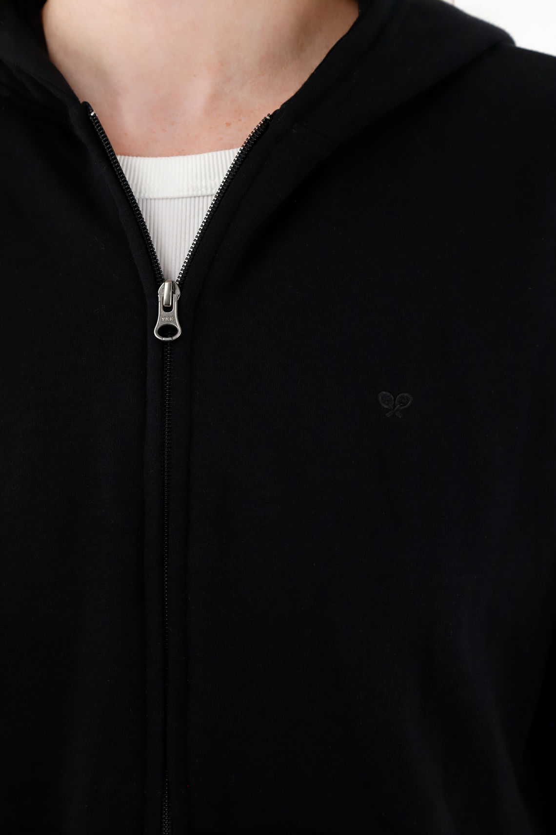 Buzo negro con cierre para mujer Agaval marca colombiana multiformato