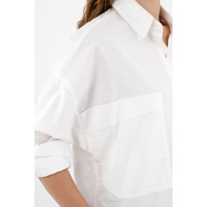 Camisa con maxi bolsillos de parche blanca para mujer