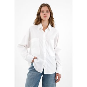 Camisa con maxi bolsillos de parche blanca para mujer