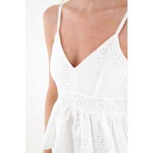 Vestido blanco en ojalillo para mujer