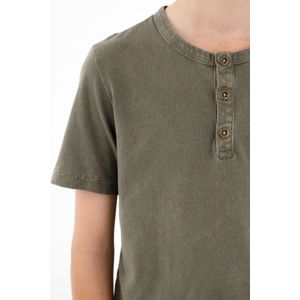 Camiseta verde cuello redondo de botones para niño