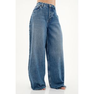 Jean azul con ruedo al corte para mujer
