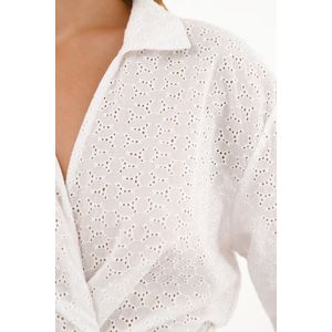 Camisa blanca en ojalillo para mujer