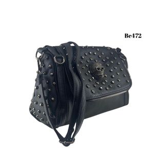 Bolso negro apliques detalles calavera