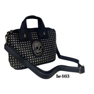 Bolso negro detalle calavera-taches