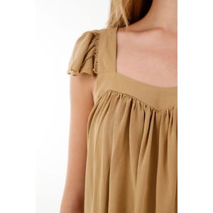 Camisa café de escote recto en chalis para mujer