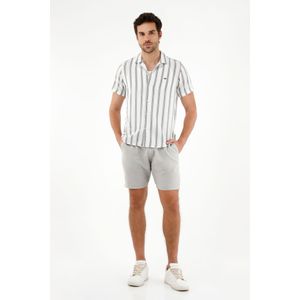 Camisa verde con diseño a rayas para hombre