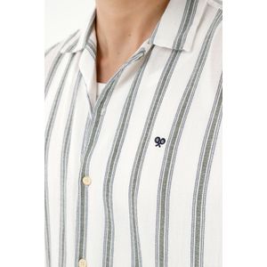 Camisa verde con diseño a rayas para hombre