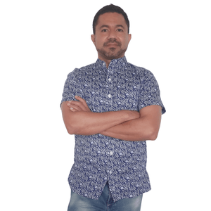 Camisa para Hombre GO Bzr en Chalis Flores Azules con Manga Corta