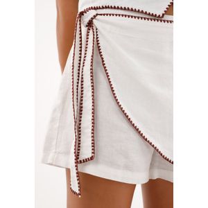 Bermuda blanca tipo falda short para mujer