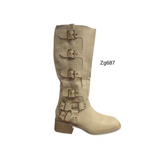 Bota caña alta beige detalle correas
