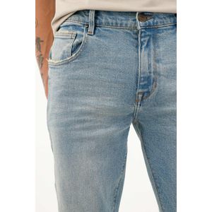 Jean azul skinny tono claro para hombre