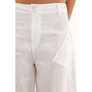 Pantalón bota amplia con detalles en ojalillo para mujer