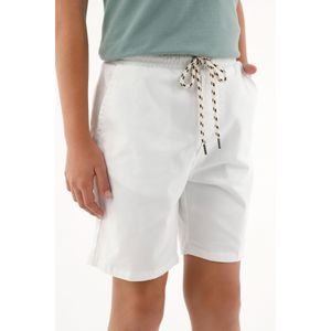 Bermuda blanca con pretina elástica para niño