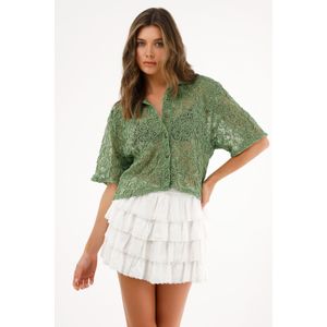 Camisa verde de cuello tipo polo con encaje para mujer