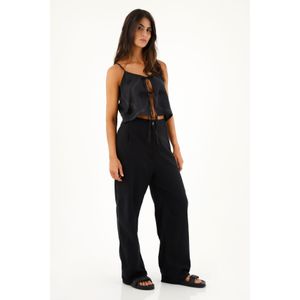 Camisa negra de tiras con bordado de flores para mujer
