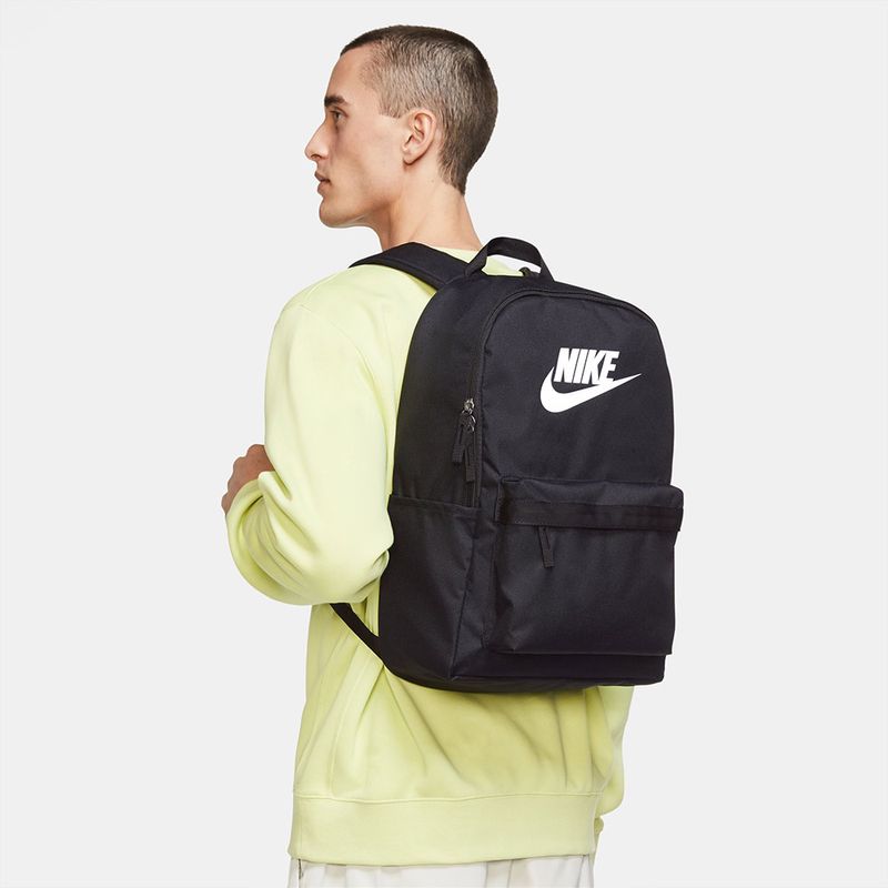 MORRAL-NIKE-DC4244-010-HERITAGE