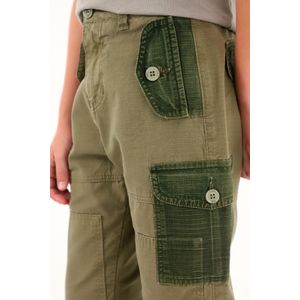 Pantalón verde con bota enresortada para niño