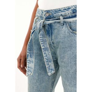 Jean Recto tono medio con cinturón para mujer