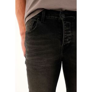 Jean Súper Skinny en black denim para hombre