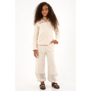 Pantalón jogger con detalles de encaje crudo para niña