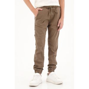 Pantalón jogger café con bolsillos tipo carpenter para niño