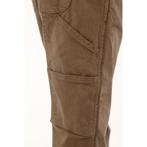 Pantalón jogger café con bolsillos tipo carpenter para niño