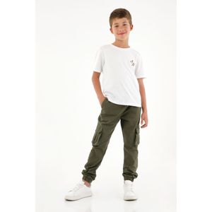 Pantalón verde tipo cargo con pretina elástica para niño