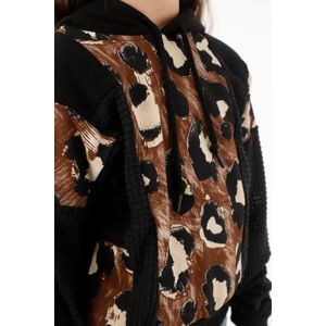 Buzo hoodie negro con estampado animal print para niña