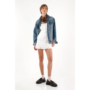 Falda corta con manualidad bordada y láser para mujer