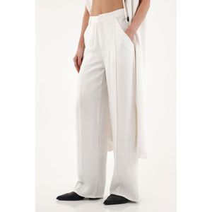 Pantalón recto blanco con prenses para mujer
