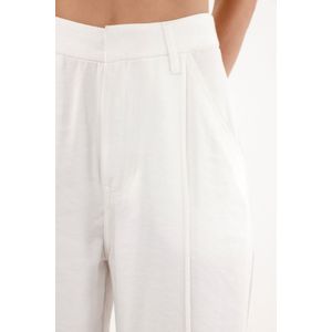 Pantalón recto blanco con prenses para mujer