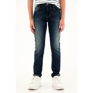 Jean Slim tono oscuro con arrugas 3D para niño