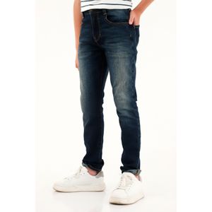 Jean Slim tono oscuro con arrugas 3D para niño