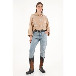 Buzo tipo polo con bordados para mujer