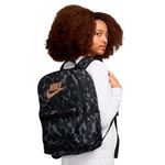 MORRAL-NIKE-HF6996-070