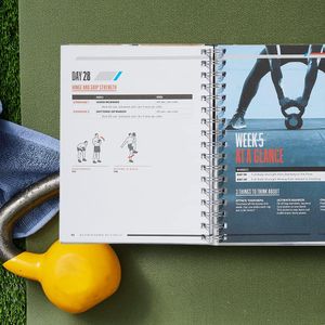 Men's Health No requiere gimnasio: pesas rusas - Logra una transformación de cuerpo completo cuando usas solo una pesa rusa