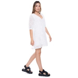 Vestido Corto En Ojalillo
