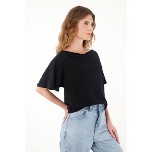 Camiseta negra con escote drapeado para mujer