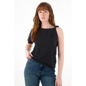 Camiseta con detalle entorchado en hombro negra para mujer