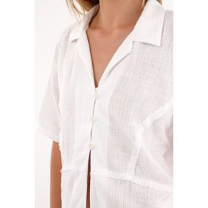 Camisa clásica en tela con textura crudo para mujer