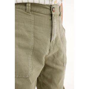 Pantalón jogger verde en apariencia lino para niño