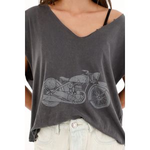 Camiseta gris oversize con estampado de moto para mujer