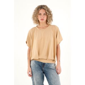 Camiseta con prenses en delantero café para mujer