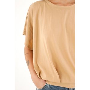Camiseta con prenses en delantero café para mujer